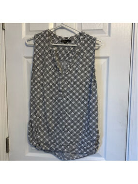 Dalia Black White V-Neck Lattice Pattern Top medium